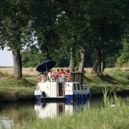 Houseboats At Malchin Marina By Kuhnle-Tours Bateau-hôtel Malchin