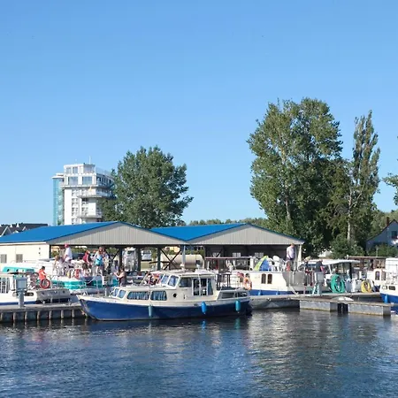 Houseboats At Malchin Marina By Kuhnle-Tours Bateau-hôtel *