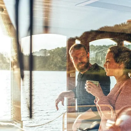 Vintage Houseboats At Malchin Harbor By Kuhnle-Tours Botel *